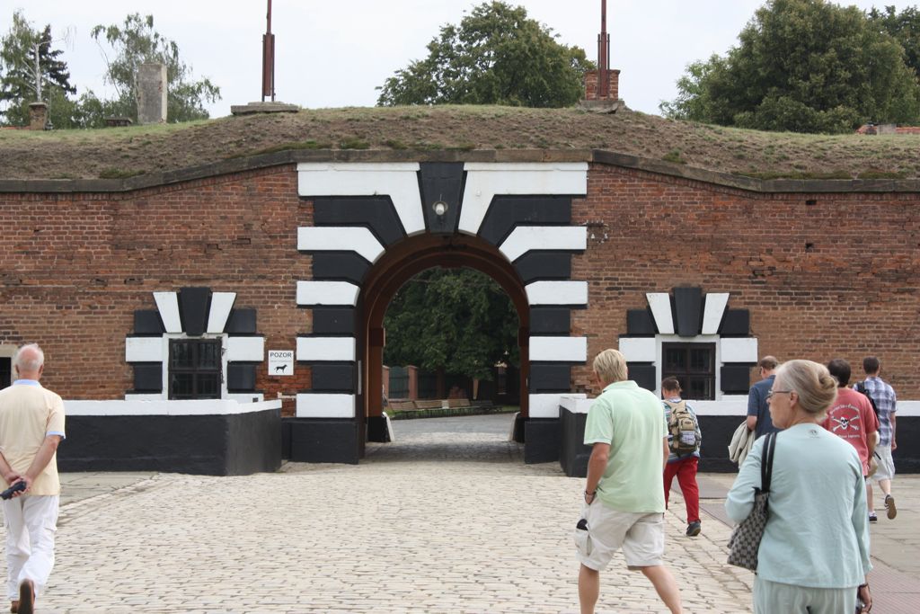 terezin_entrance