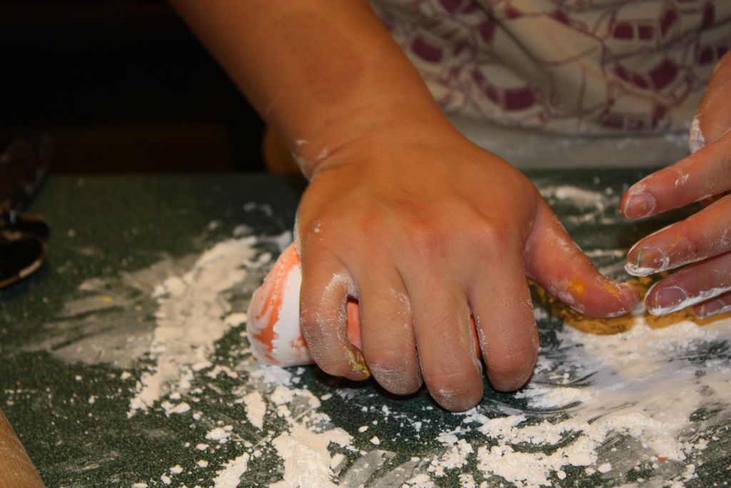 kneading_fondant