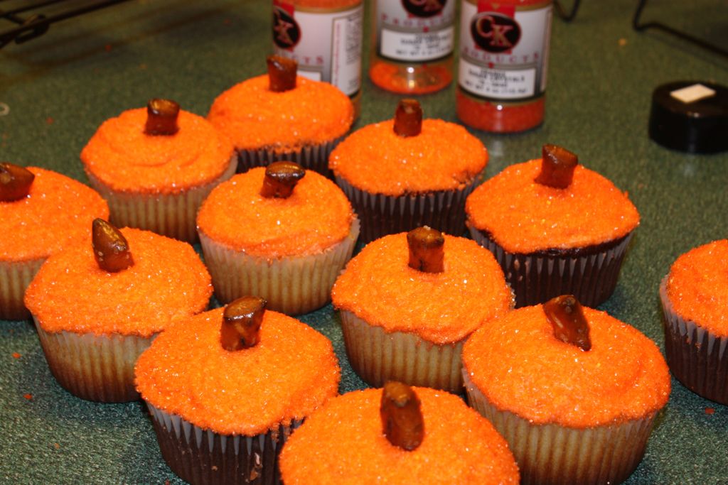 pumpkin_cupcakes_pretzels