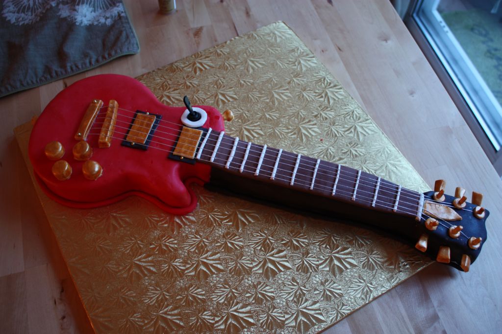 guitar_cake