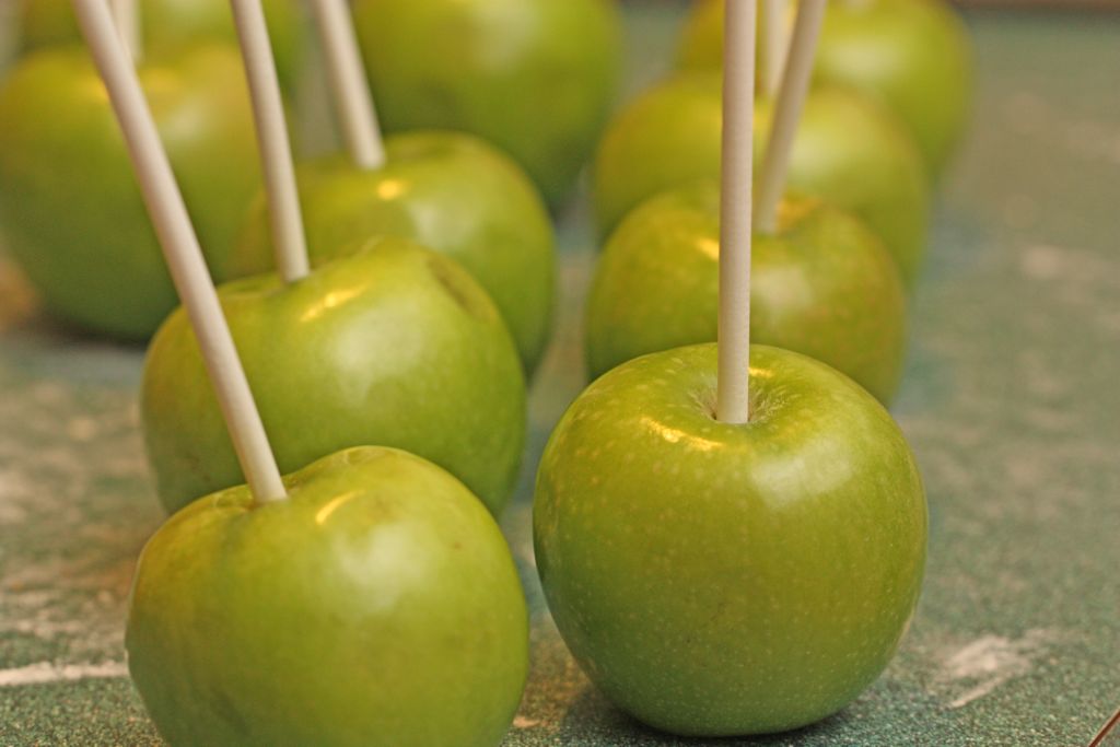 apples on sticks